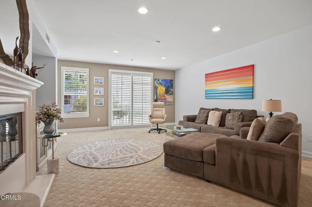 32-web-or-mls-026_UpmarketMedia_1423W-31