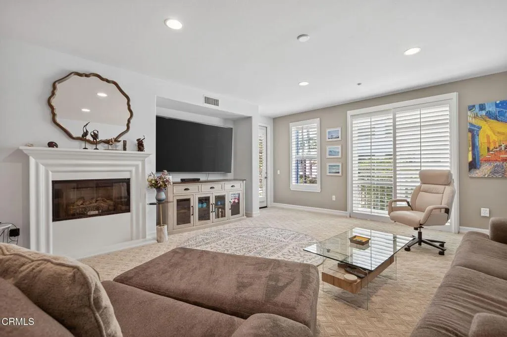 12-web-or-mls-027_UpmarketMedia_1423W-35
