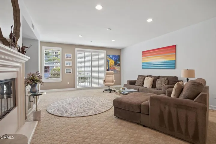 32-web-or-mls-026_UpmarketMedia_1423W-31