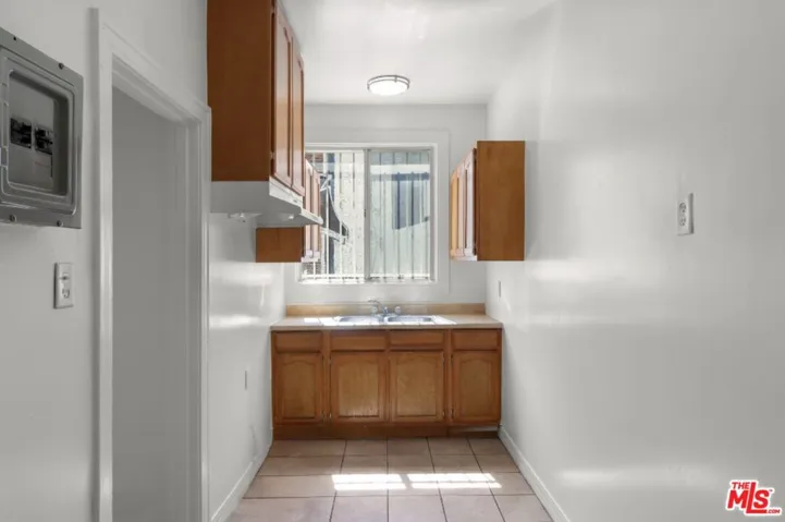 225 W Adams Boulevard, Los Angeles, California 90007