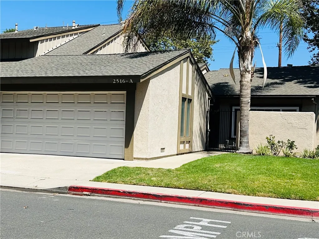 2516 N Tustin Avenue A, Santa Ana, California 92705, 2 Bedrooms Bedrooms, ,2 BathroomsBathrooms,Residential,For Sale,Tustin,PW25185070
