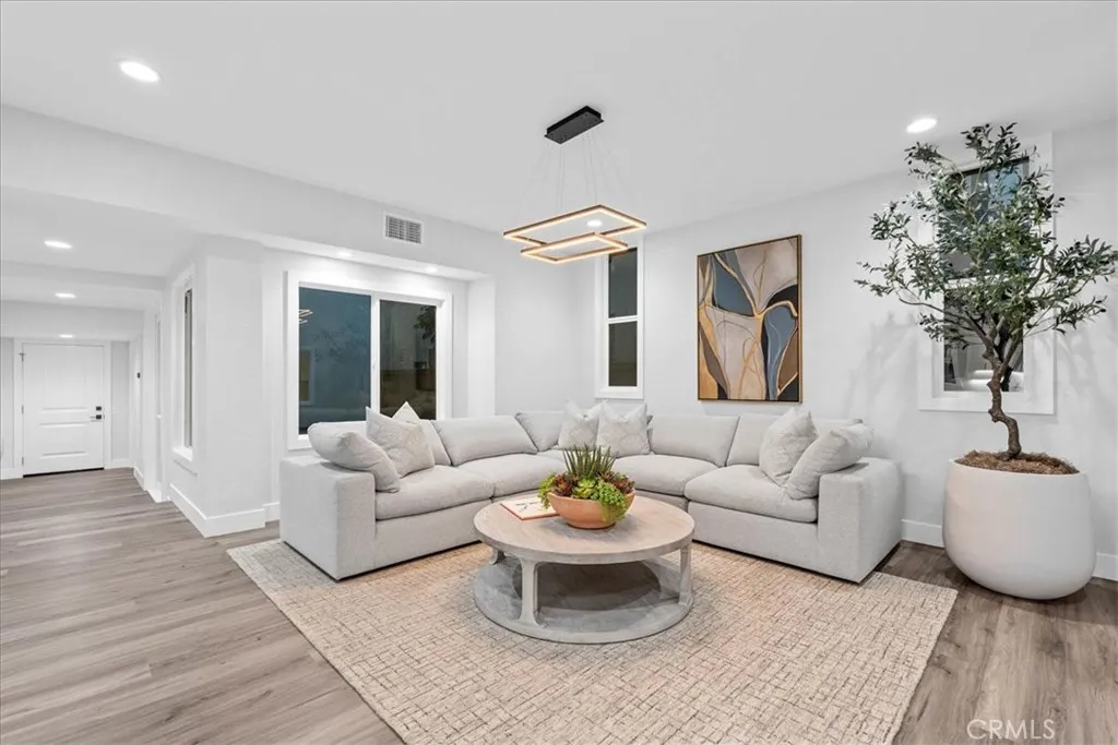1915 Pine St, Huntington Beach, California 92648 home-pic-12