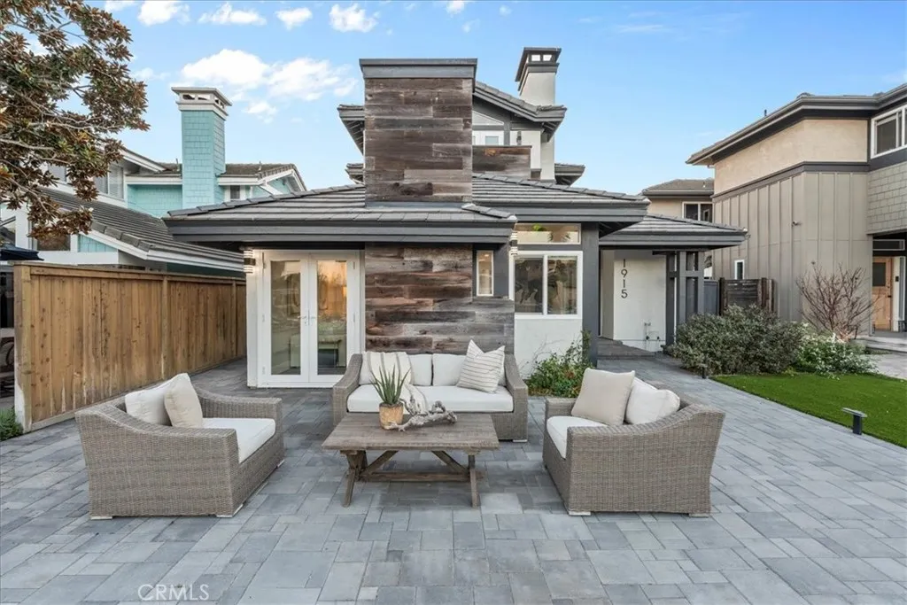 1915 Pine St, Huntington Beach, California 92648 home-pic-0
