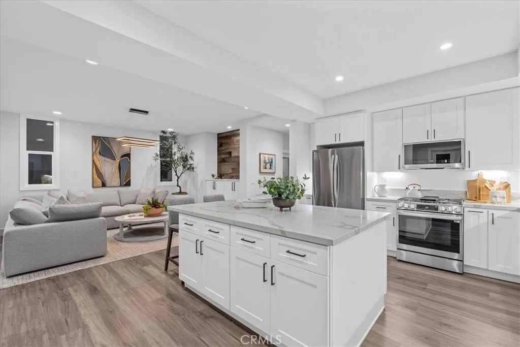 1915 Pine St, Huntington Beach, California 92648 home-pic-17