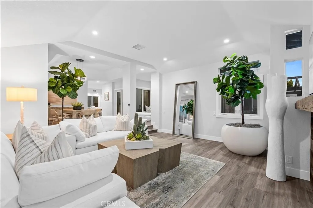 1915 Pine St, Huntington Beach, California 92648 home-pic-7