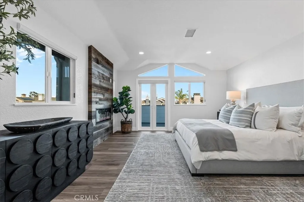 1915 Pine St, Huntington Beach, California 92648 home-pic-23