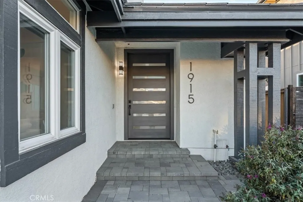 1915 Pine St, Huntington Beach, California 92648 home-pic-3