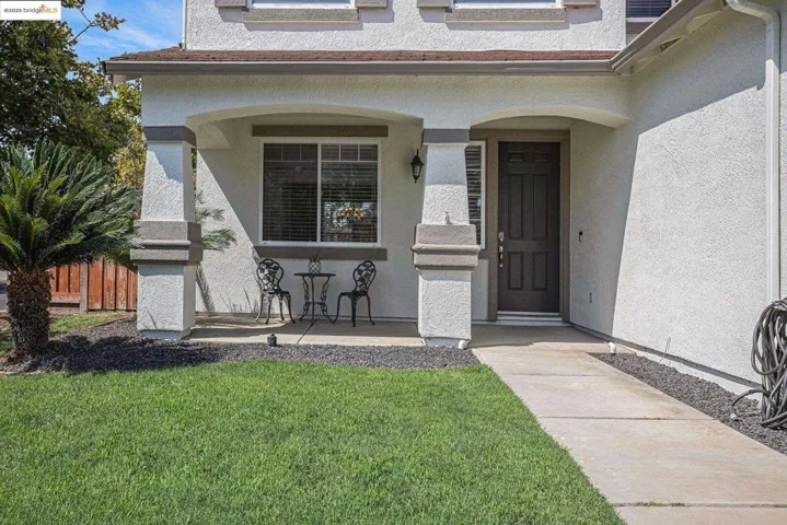 Entrance to property with stucco siding