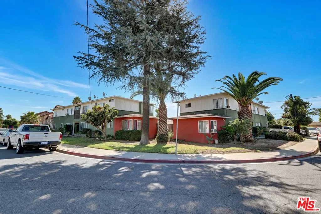 1072 W Wilson Street, Pomona, California 91768, 16 Bedrooms Bedrooms, ,10 BathroomsBathrooms,Residential Income,For Sale,Wilson,25577909