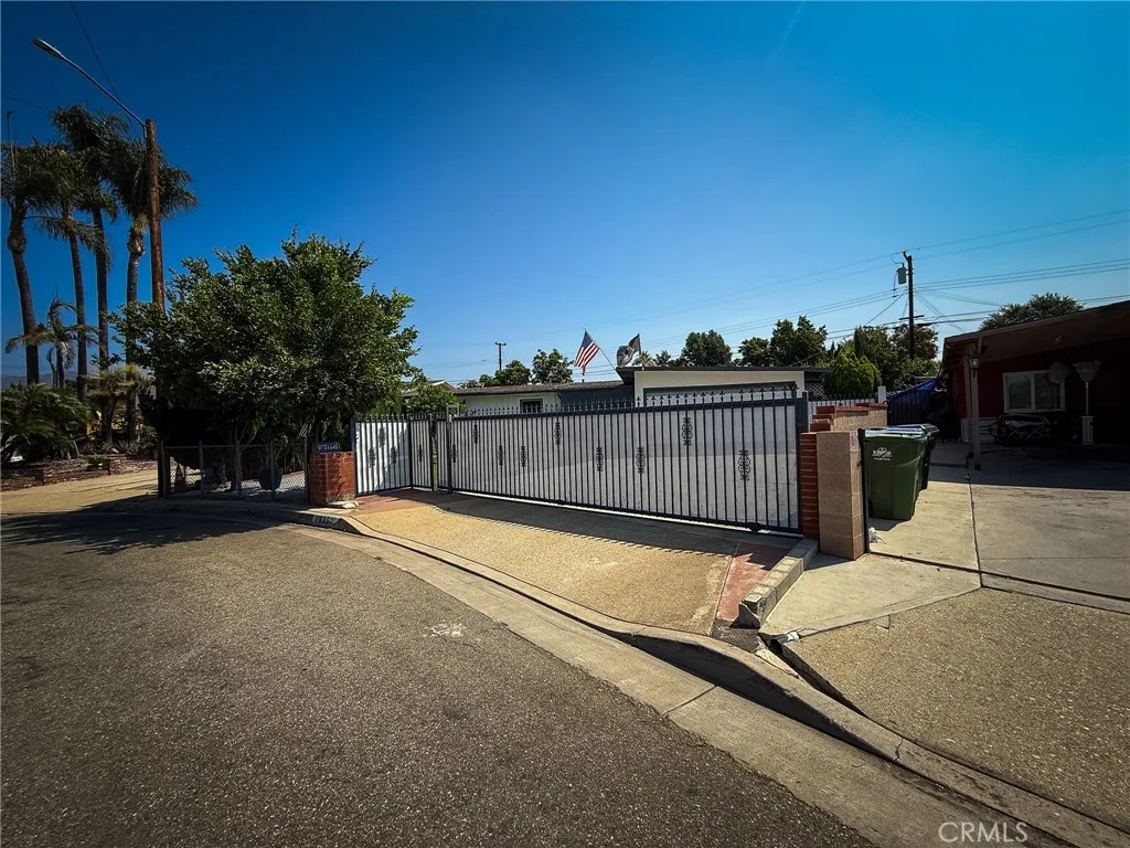 18457 E Armstead Street, Azusa, California 91702 home-pic-2