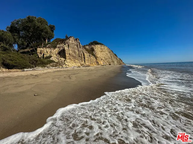 Nearby Butterfly Beach