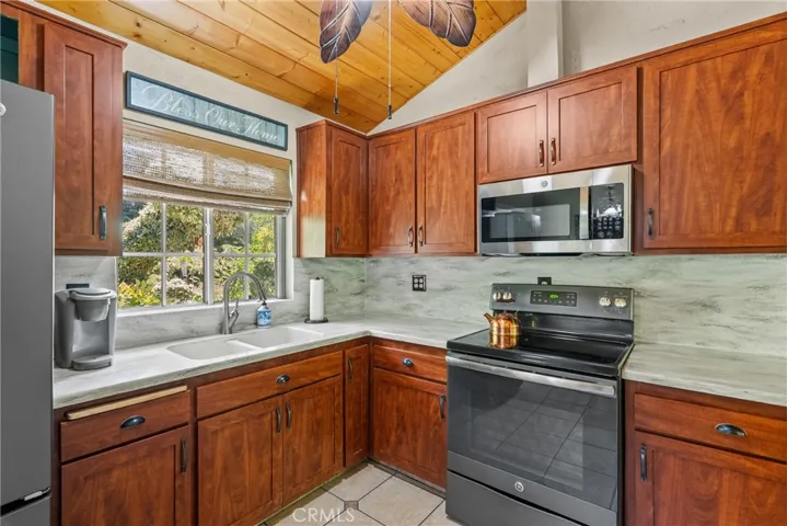 14329 Date Tree Street, Lake Hughes, California 93532
