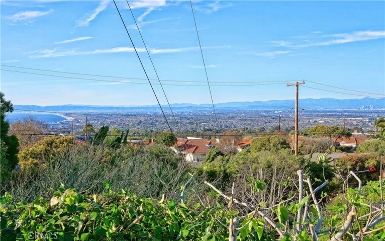 COASTLINE CITY VIEW