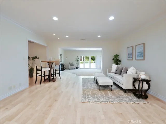 SITTING AREA
