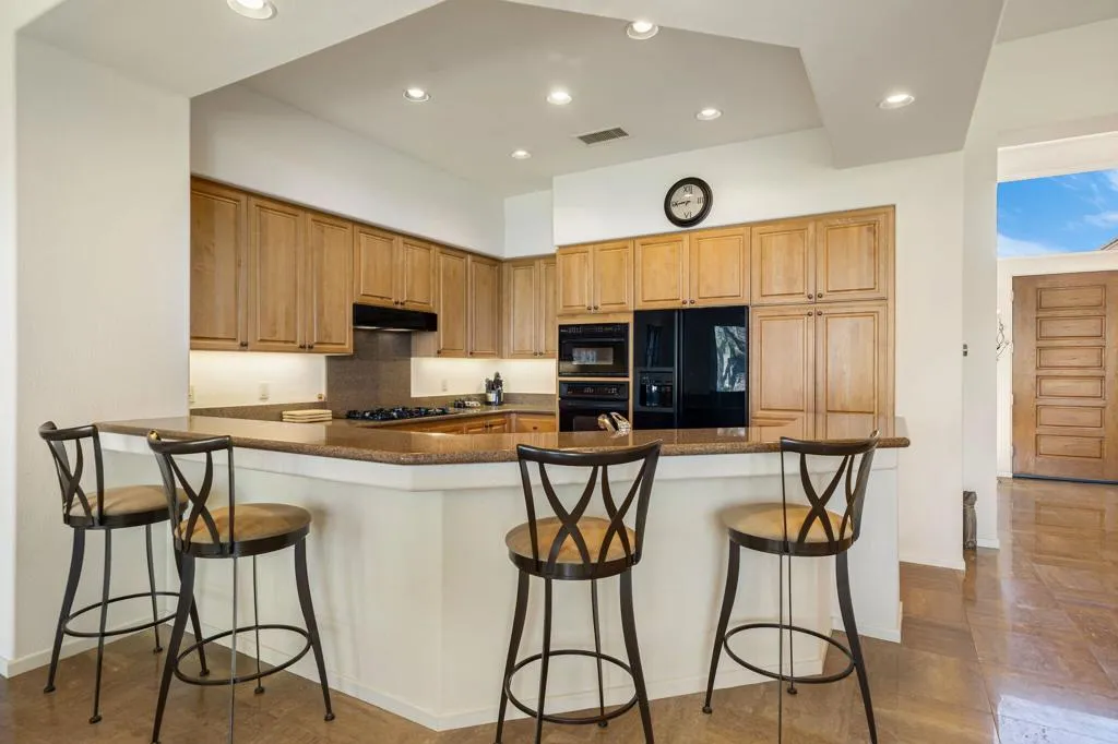 440 Gold Canyon Drive, Palm Desert, California 92211 home-pic-12