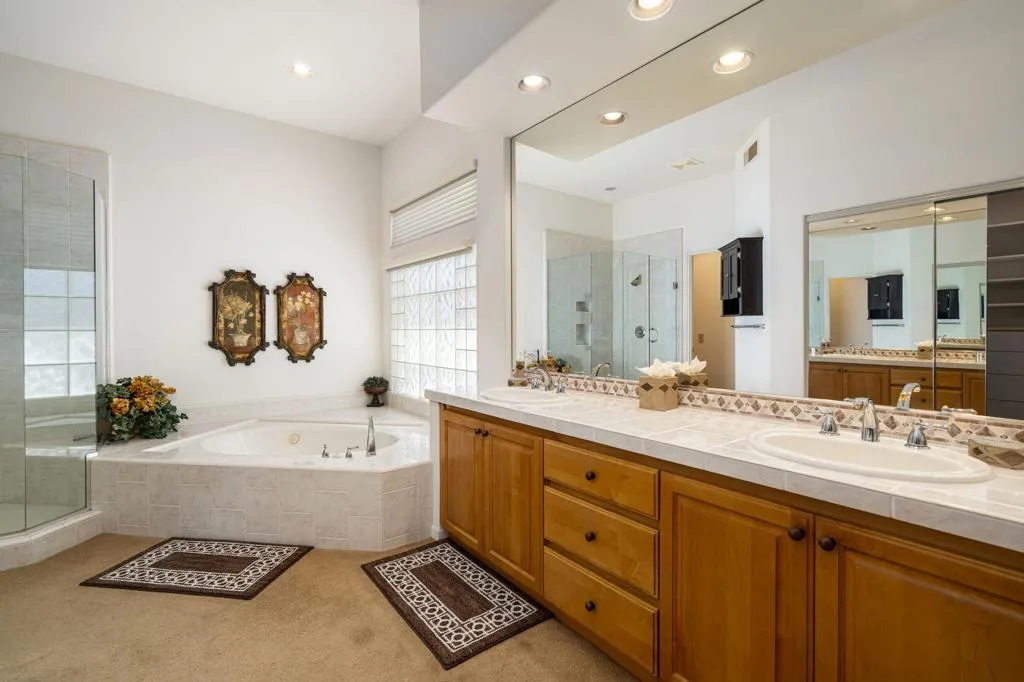 440 Gold Canyon Drive, Palm Desert, California 92211 home-pic-17