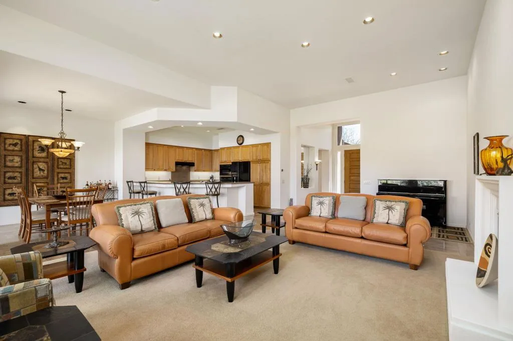 440 Gold Canyon Drive, Palm Desert, California 92211 home-pic-11