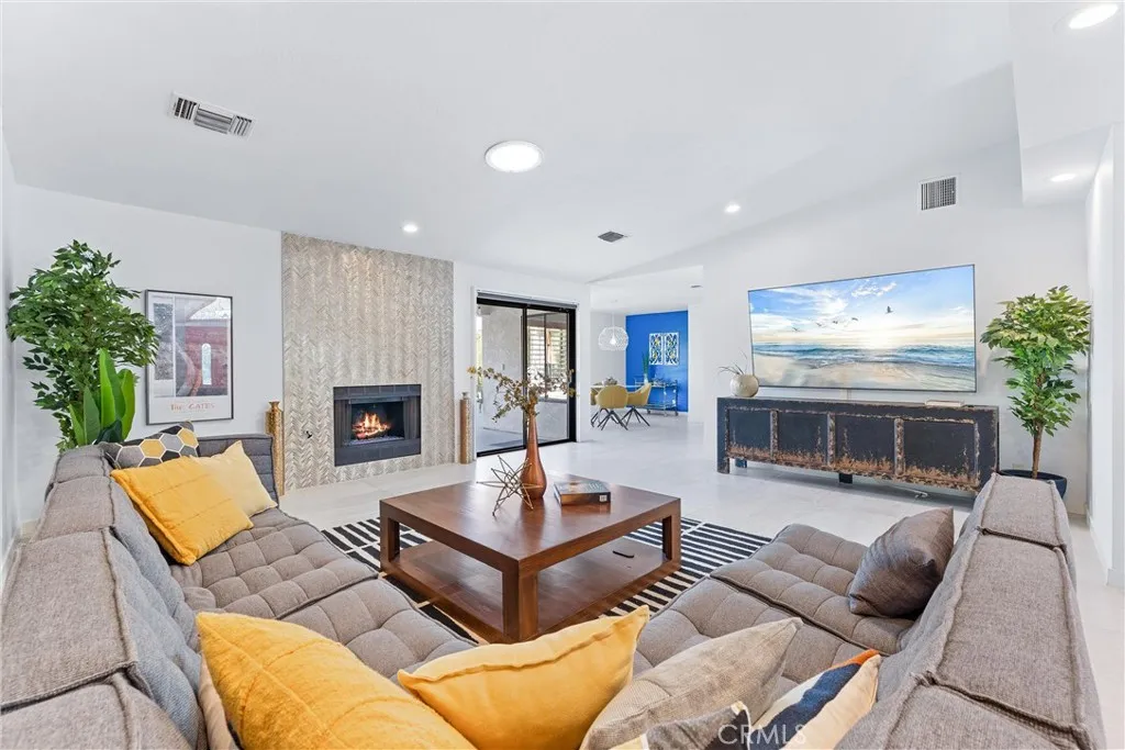 1045 E Deepak Road, Palm Springs, California 92262 home-pic-6