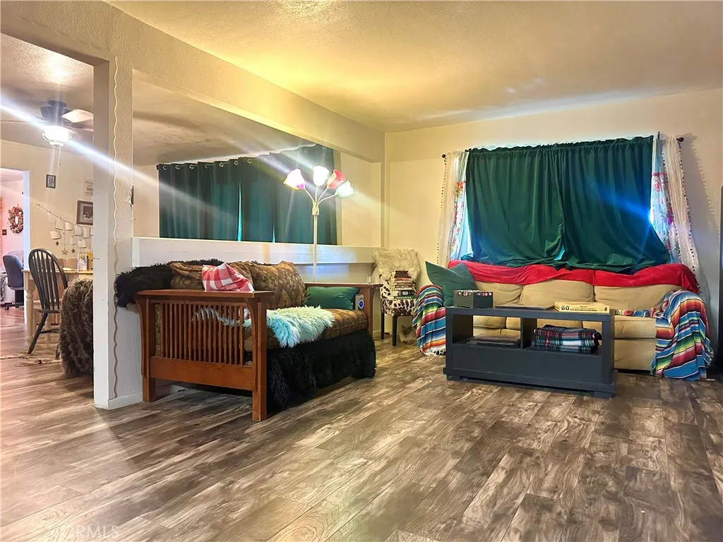 20320 Roads End Drive, Perris, California 92570 home-pic-7