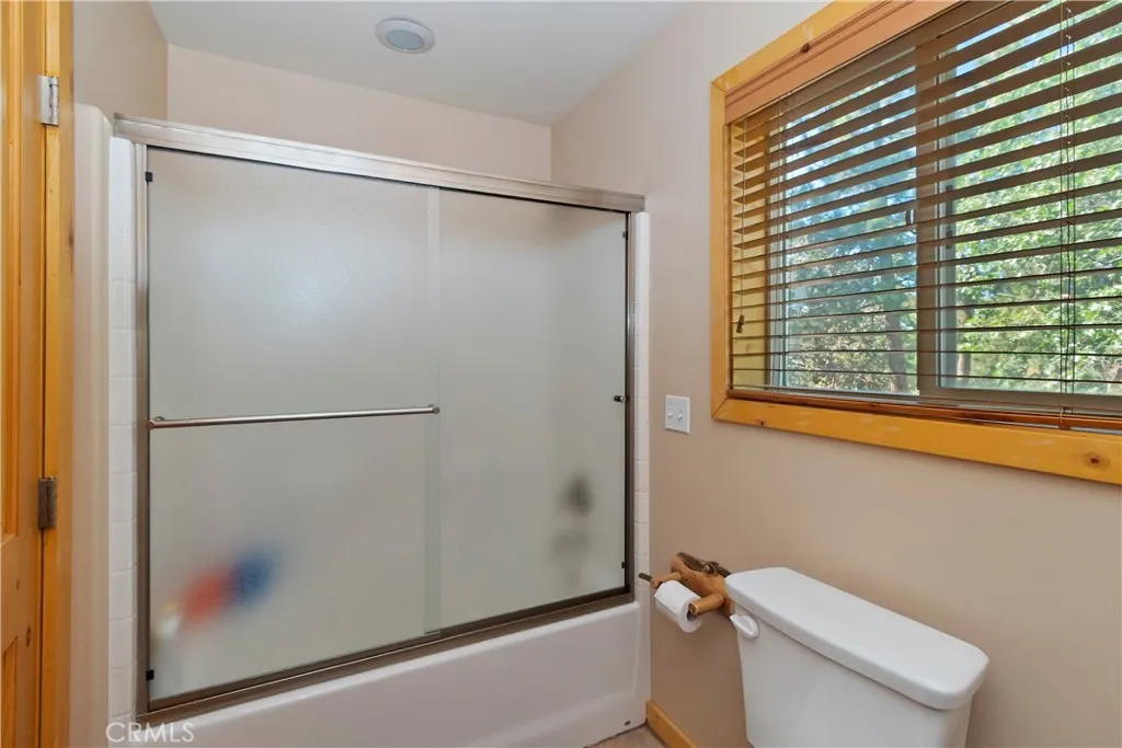 284 Leonard Lane, Sugarloaf, California 92386 home-pic-18