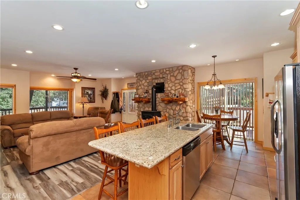 284 Leonard Lane, Sugarloaf, California 92386 home-pic-7