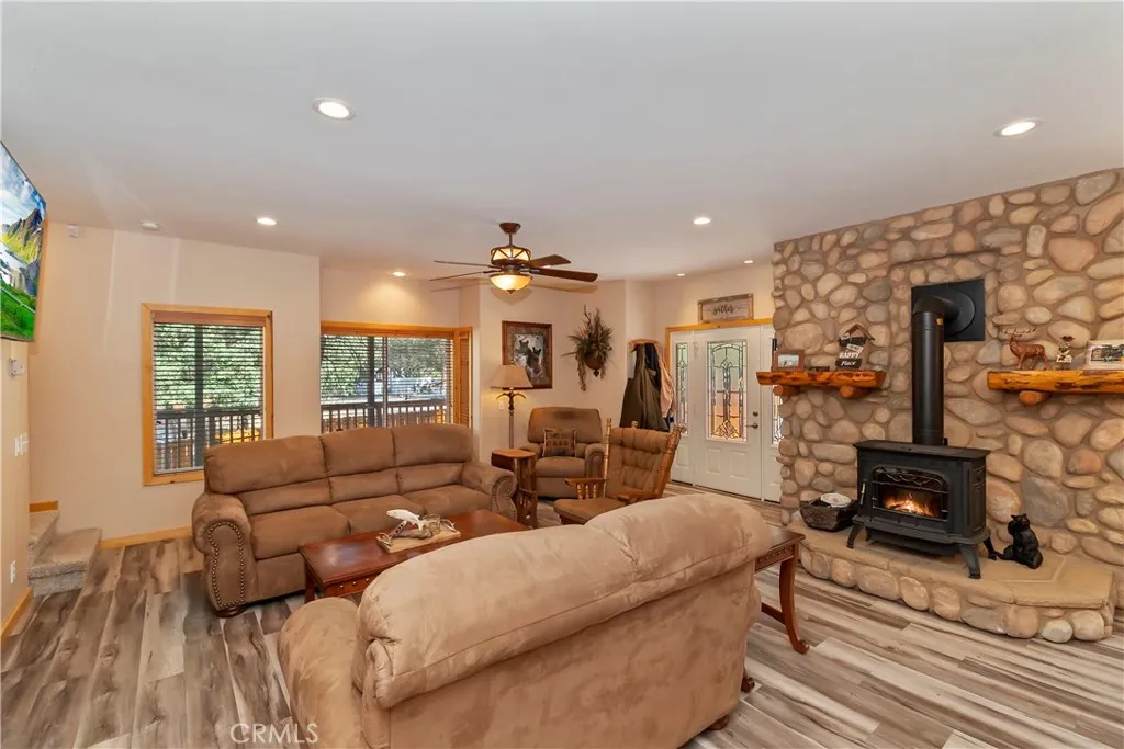 284 Leonard Lane, Sugarloaf, California 92386 home-pic-1