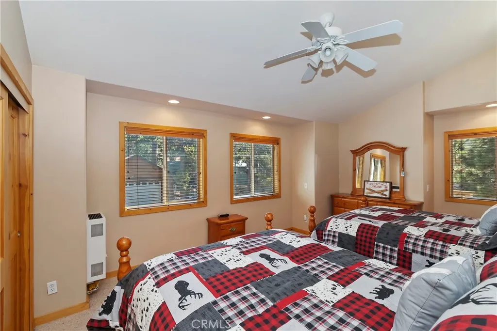 284 Leonard Lane, Sugarloaf, California 92386 home-pic-19