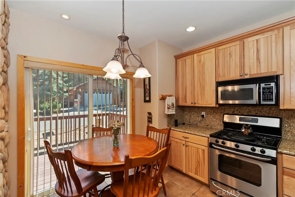 284 Leonard Lane, Sugarloaf, California 92386 home-pic-8