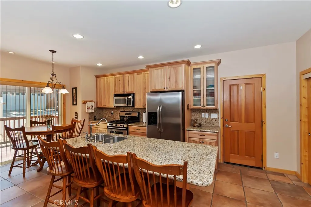 284 Leonard Lane, Sugarloaf, California 92386 home-pic-5