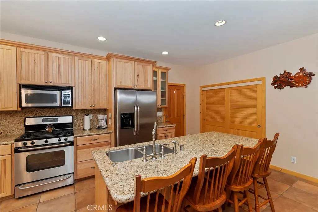 284 Leonard Lane, Sugarloaf, California 92386 home-pic-6