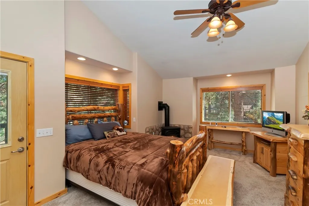 284 Leonard Lane, Sugarloaf, California 92386 home-pic-11