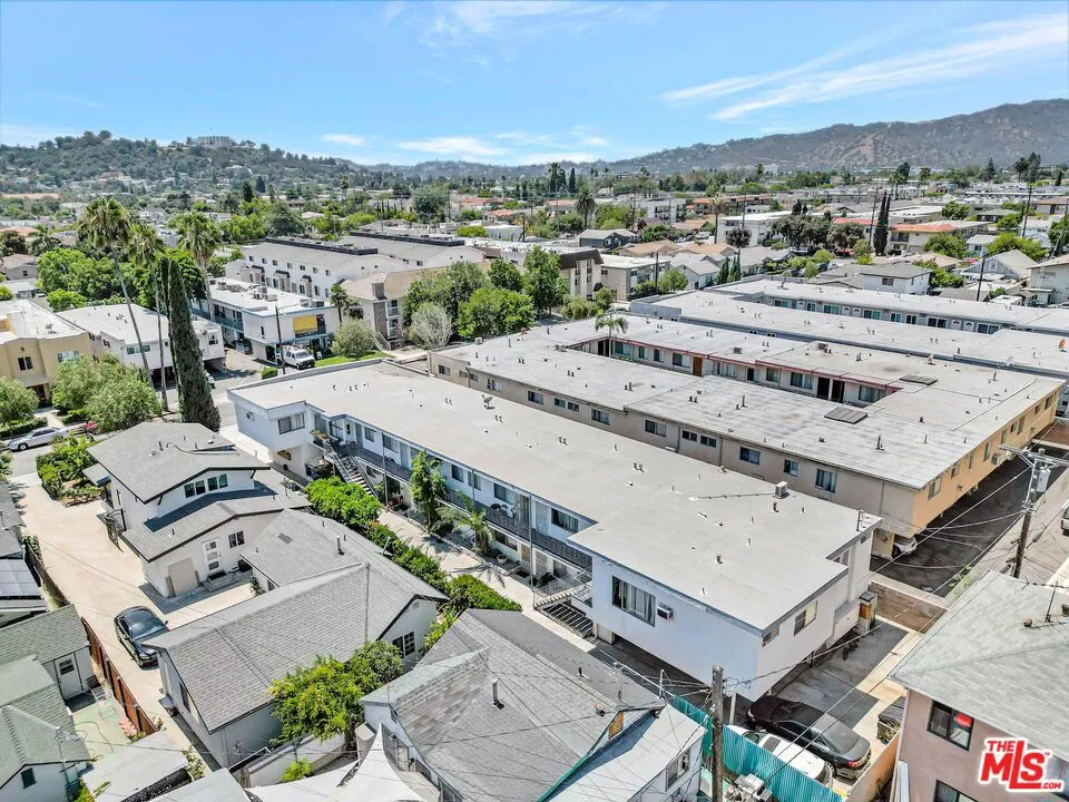 1135 E Elk Avenue 3, Glendale, California 91205, 1 Bedroom Bedrooms, ,1 BathroomBathrooms,Residential Lease,For Rent,Elk,25579223