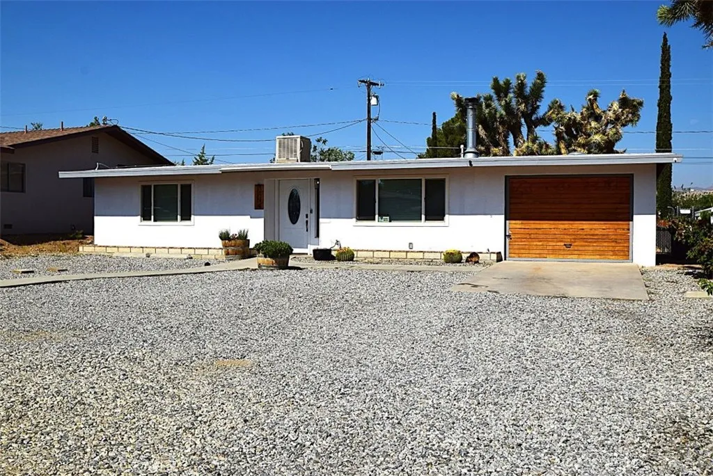 7754 Mariposa Trail, Yucca Valley, California 92284 home-pic-0