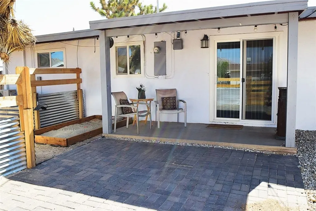 7754 Mariposa Trail, Yucca Valley, California 92284 home-pic-4