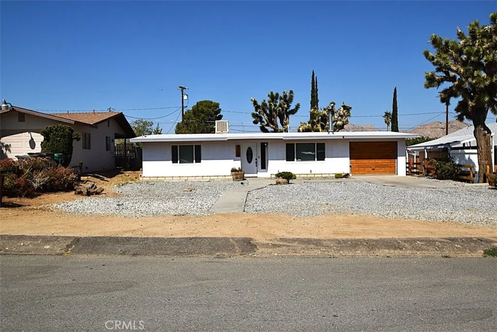 7754 Mariposa Trail, Yucca Valley, California 92284 home-pic-1