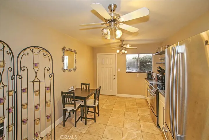 Kitchen / Livingroom looking at the front door