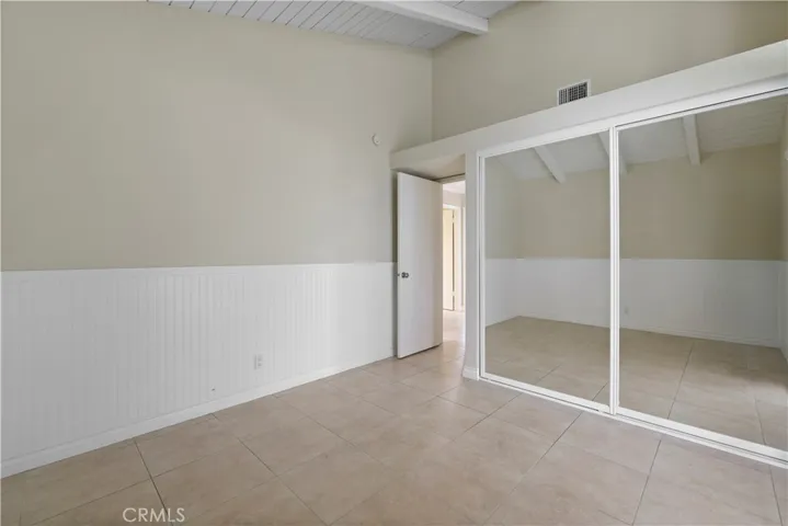 Secondary bedroom.