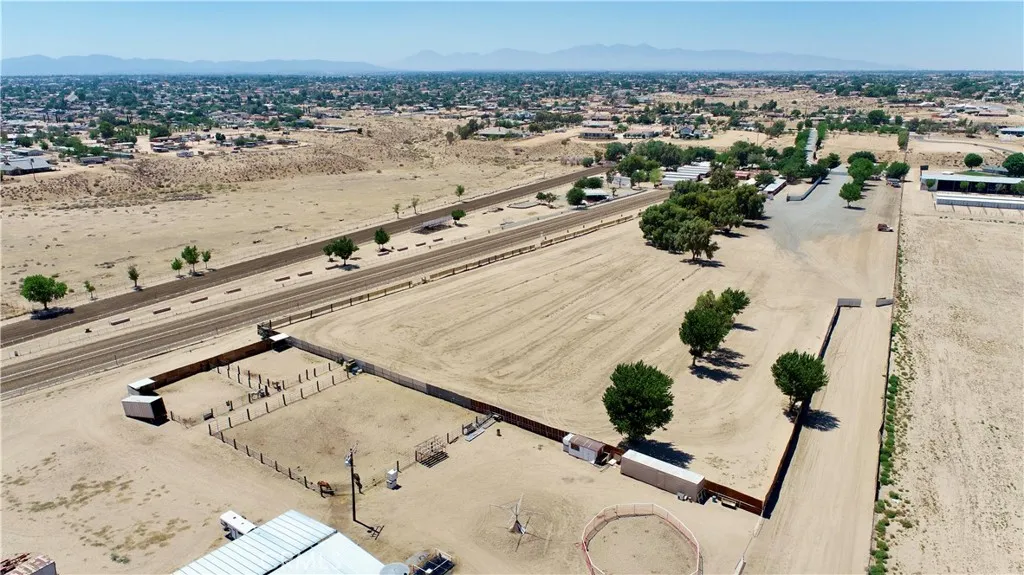 PARKING FOR 100+