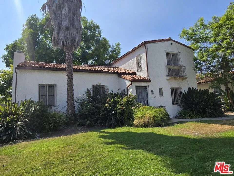 143 S Highland Avenue, Los Angeles, California 90036, 4 Bedrooms Bedrooms, ,2 BathroomsBathrooms,Residential,For Sale,Highland,25578701