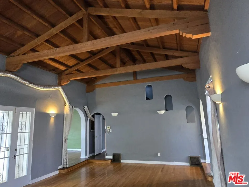 143 S Highland Avenue, Los Angeles, California 90036 home-pic-2