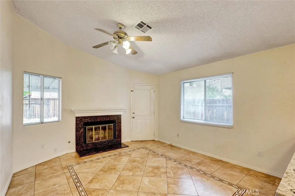 2627 E Avenue Q15, Palmdale, California 93550 home-pic-11