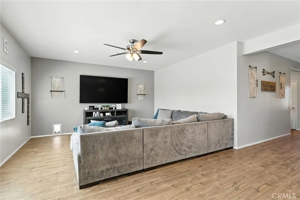 28735 Ivy Springs Way, Murrieta, California 92563 home-pic-8