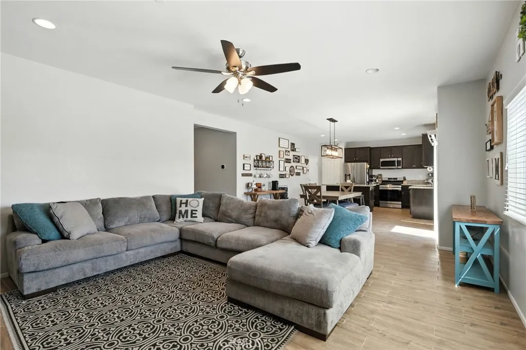28735 Ivy Springs Way, Murrieta, California 92563 home-pic-9