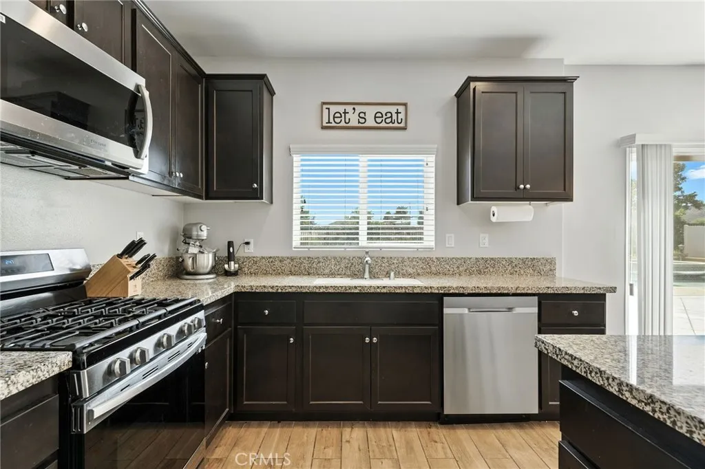28735 Ivy Springs Way, Murrieta, California 92563 home-pic-16