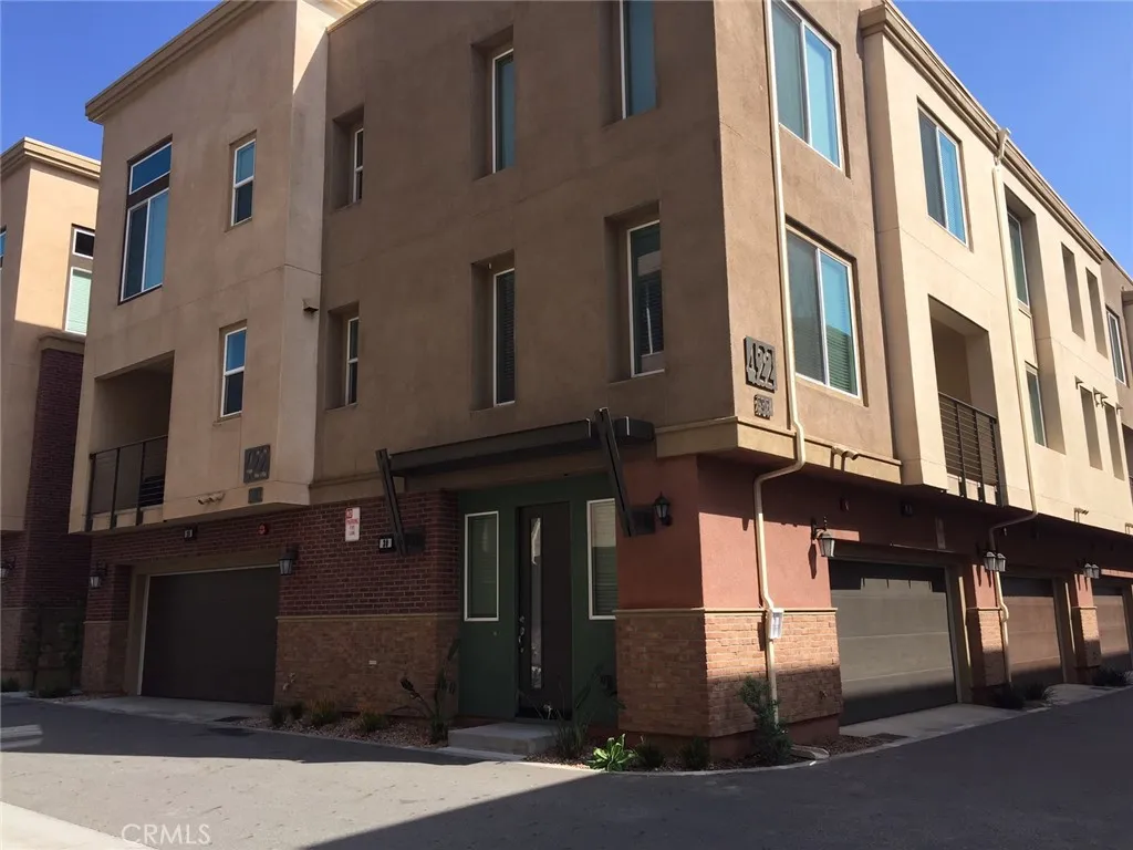 422 W Route 66 30, Glendora, California 91740, 2 Bedrooms Bedrooms, ,2 BathroomsBathrooms,Residential Lease,For Rent,Route 66,AR25185473