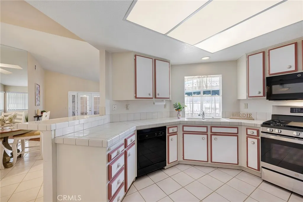 28285 Calle Lustrosos, Menifee, California 92585 home-pic-13