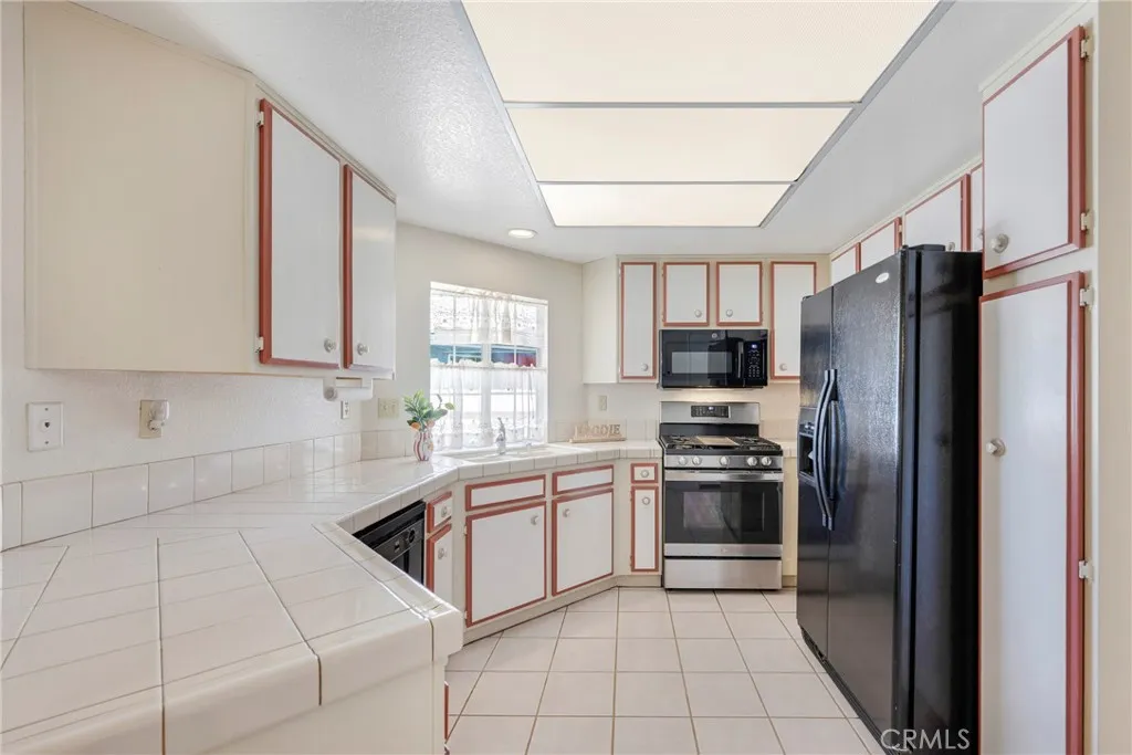 28285 Calle Lustrosos, Menifee, California 92585 home-pic-14