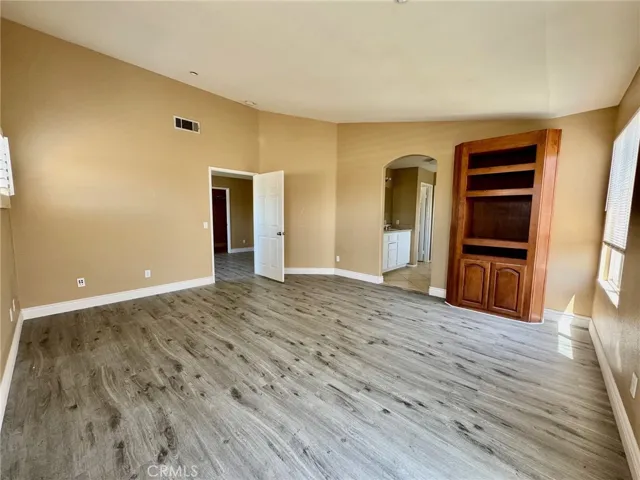 6927 Tailwind Lane, Fontana, California 92336