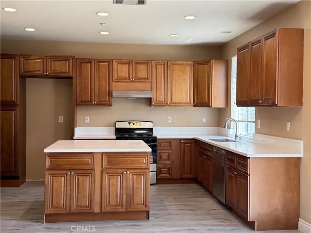 6927 Tailwind Lane, Fontana, California 92336