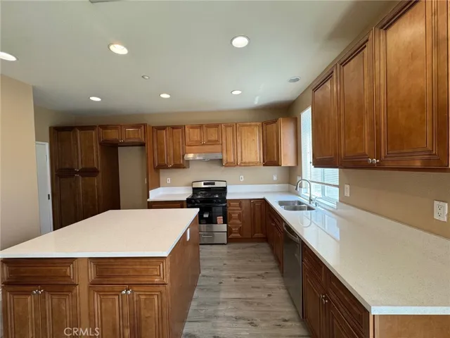 6927 Tailwind Lane, Fontana, California 92336